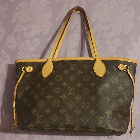 Louis Vuitton Accessories - Authentic Louis Viutton handbag